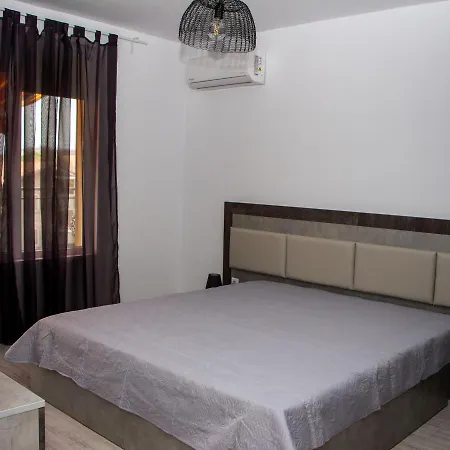 Apartament D And P